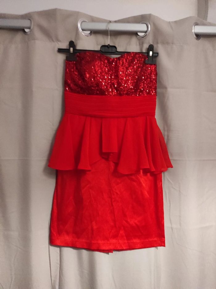 Robe rouge paillettes soirée