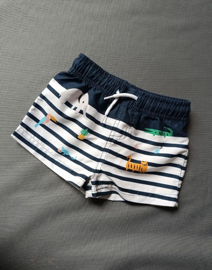 Short de bain neuf - photo numéro 2