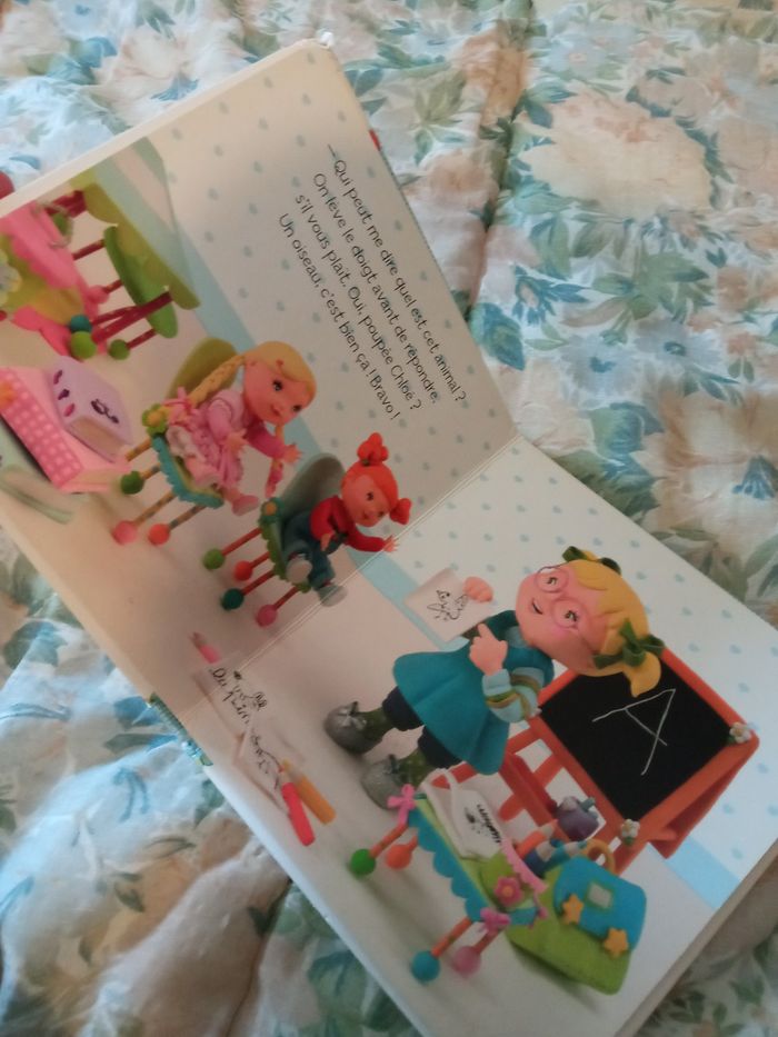 P'tite fille, lisa joue à la maîtresse - photo numéro 5