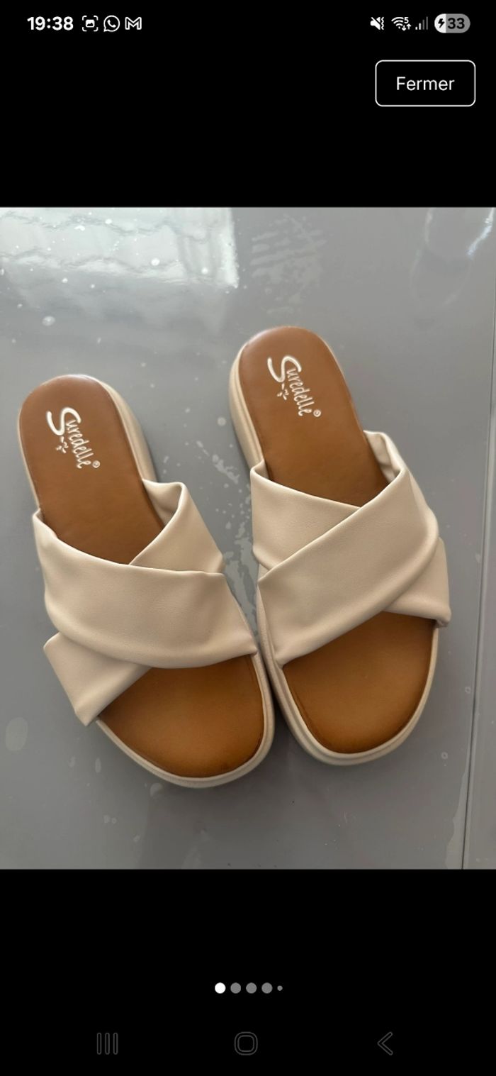 Sandales claquettes beige crème