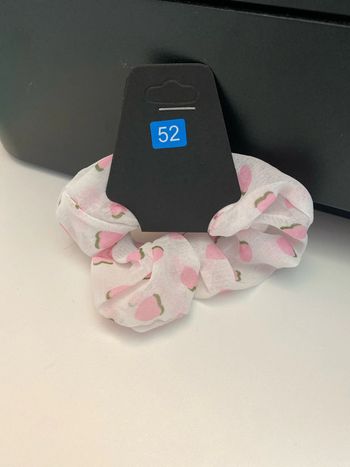 Chouchou blanc en voile avec fruit