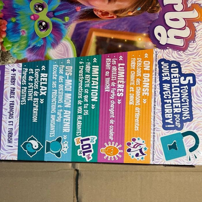 Furby Galaxie Aurore , peluche interactive brille dans le noir - photo numéro 8