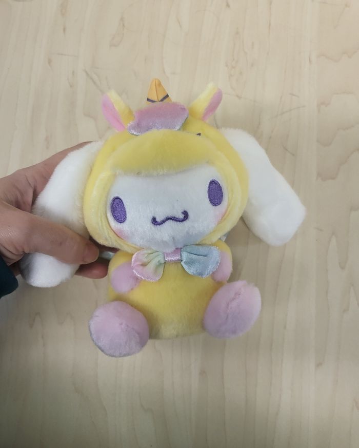 Petite peluche Sanrio Cinnamoroll  Licorne jaune - photo numéro 2