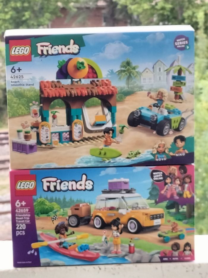 Lego Friends le voyage en voiture entre amies et le bar à smoothie