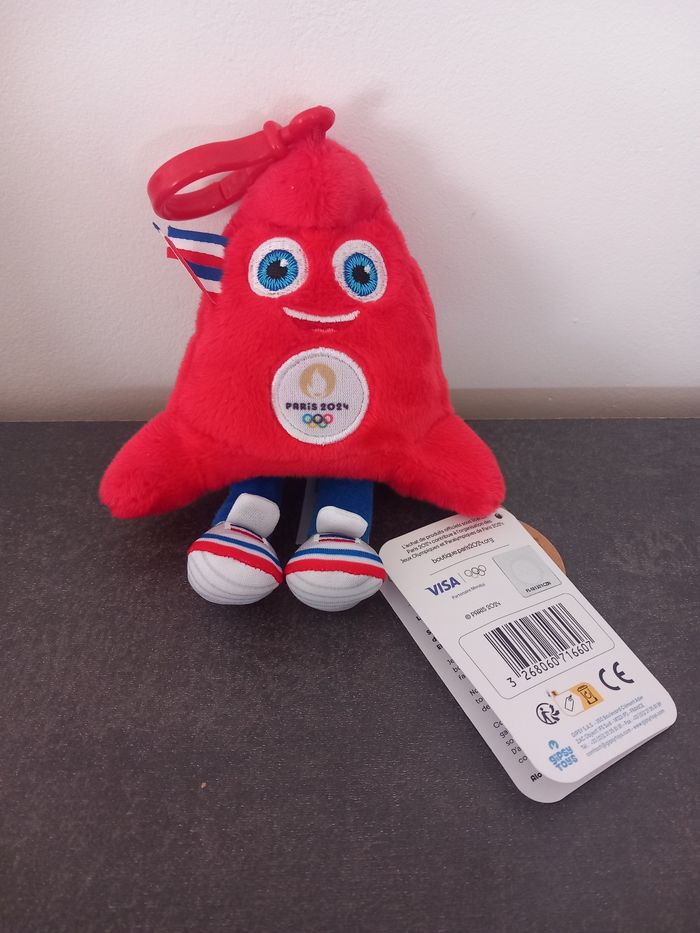 Petite peluche phryge JO 2025 Paris porte clé