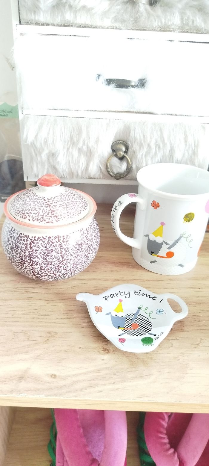 Un lot de petit service à café 🌿