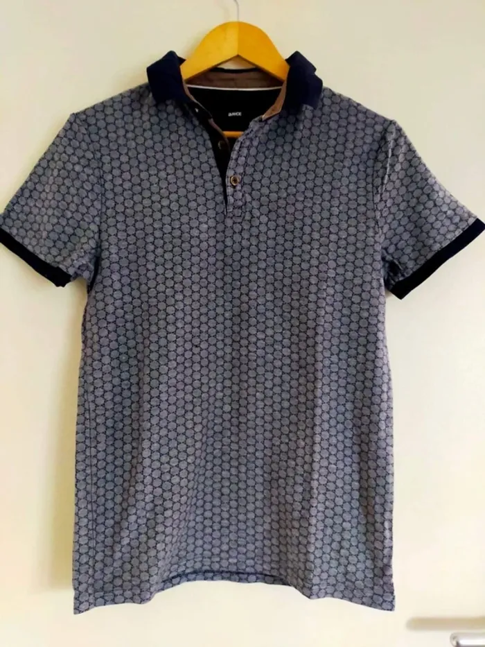 Polos