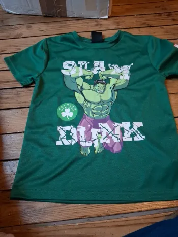 Tshirt hulk taille 7/8 ans