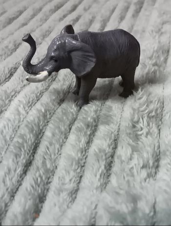 Figurine éléphant 8cm