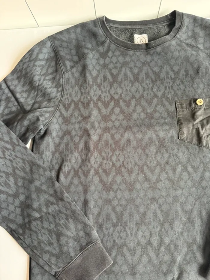 Sweat volcom vintage en bon état taille M noir et bleu marine - photo numéro 6