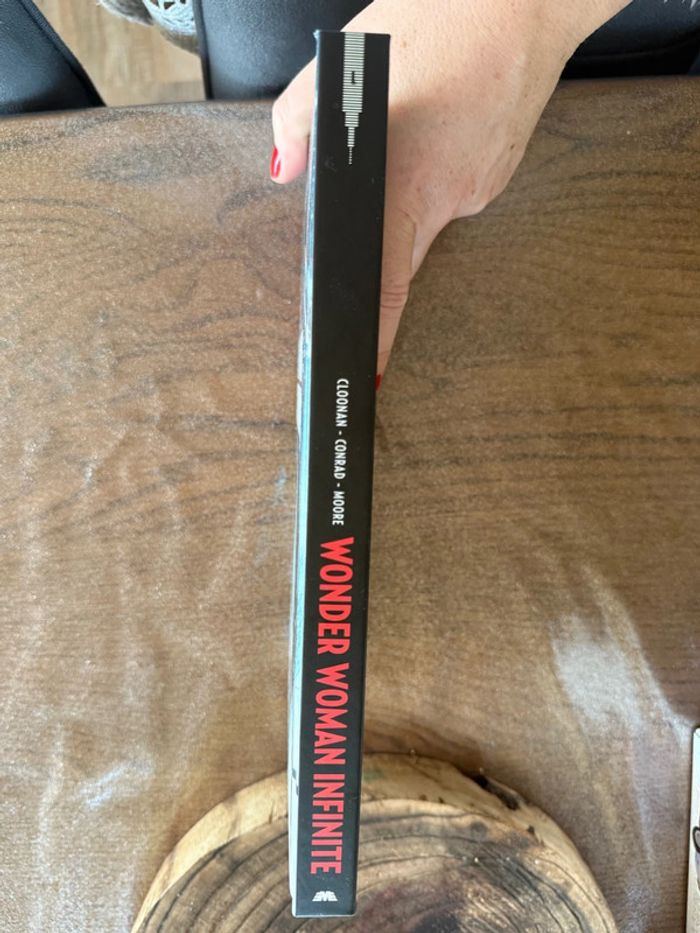 Livre WonderWoman Infinité - photo numéro 2