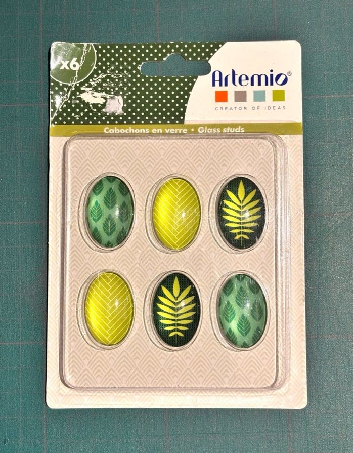 Ensemble 6 cabochons en verre vert Artemio