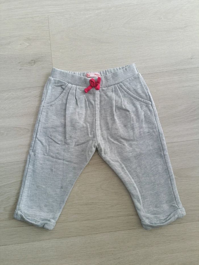 Pantalon jogging bébé.