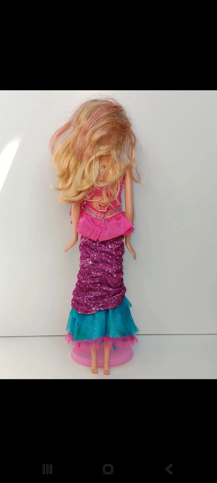 Poupée mattel barbie Secret des Fées 
En tirant sur la ficelle à l'arrière de la Poupée elle se change. - photo numéro 5