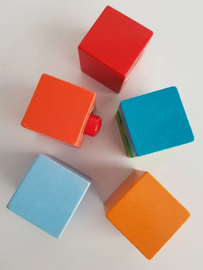 Cubes sensoriels en bois Haba et hochet Moulin Roty - photo numéro 7