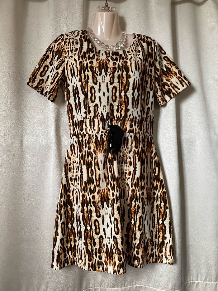 Très jolie robe panthère 38 Urban by Venco - photo numéro 1