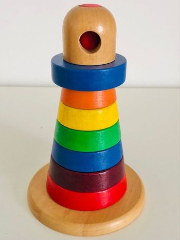 Tour à empiler colorée en bois