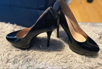 Escarpins à talons brillants