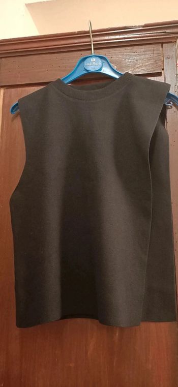 Haut noir sans manches