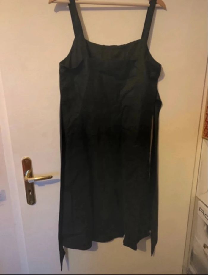 Splendide robe noire - photo numéro 3