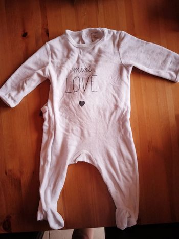 Pyjama blanc Kiabi taille 1 an (12 mois)