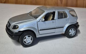Modèle réduit Mercedes-Benz ML320 New Ray SUV miniature métal