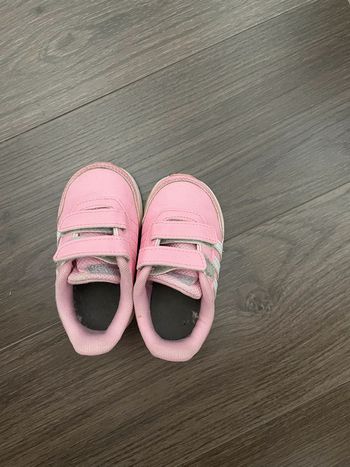 Baskets Adidas bébé pointure 20