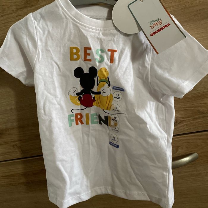 T-shirt neuf. 12 mois.