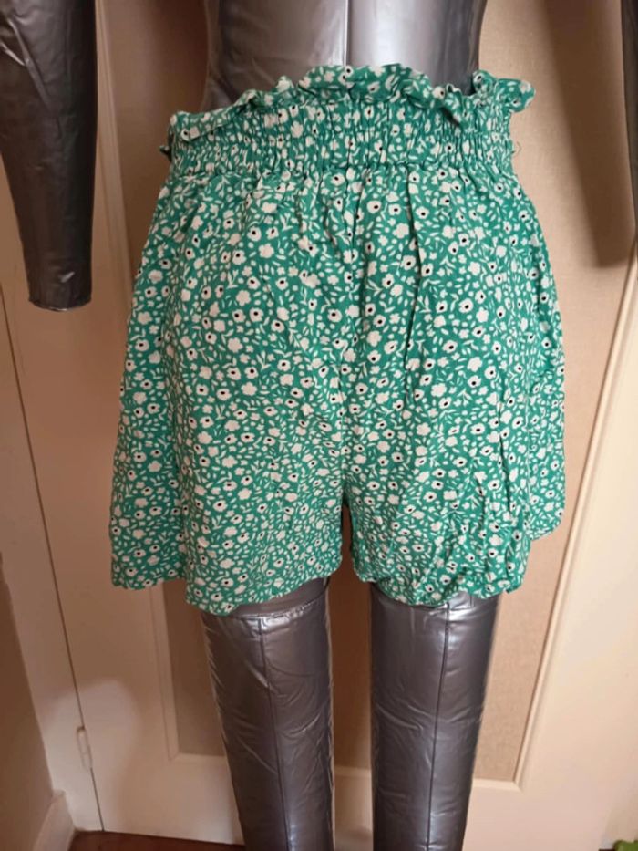 Short femme. Marque Kiabi. (A40) - photo numéro 2