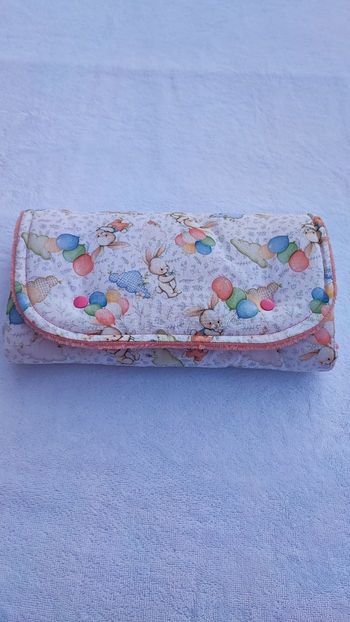 Tapis à langer nomade imprimé petits lapins ballons rose fait main 