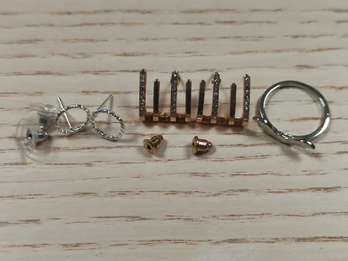 Lot de bijoux neufs variations