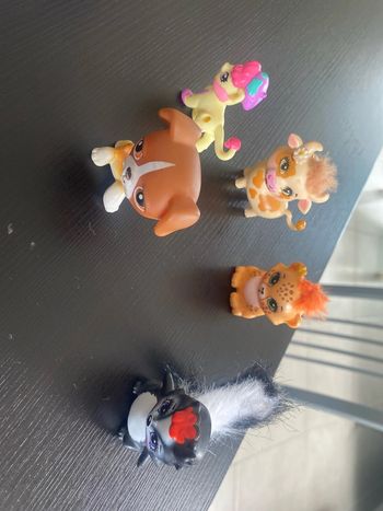 Petit chien figurine poilu