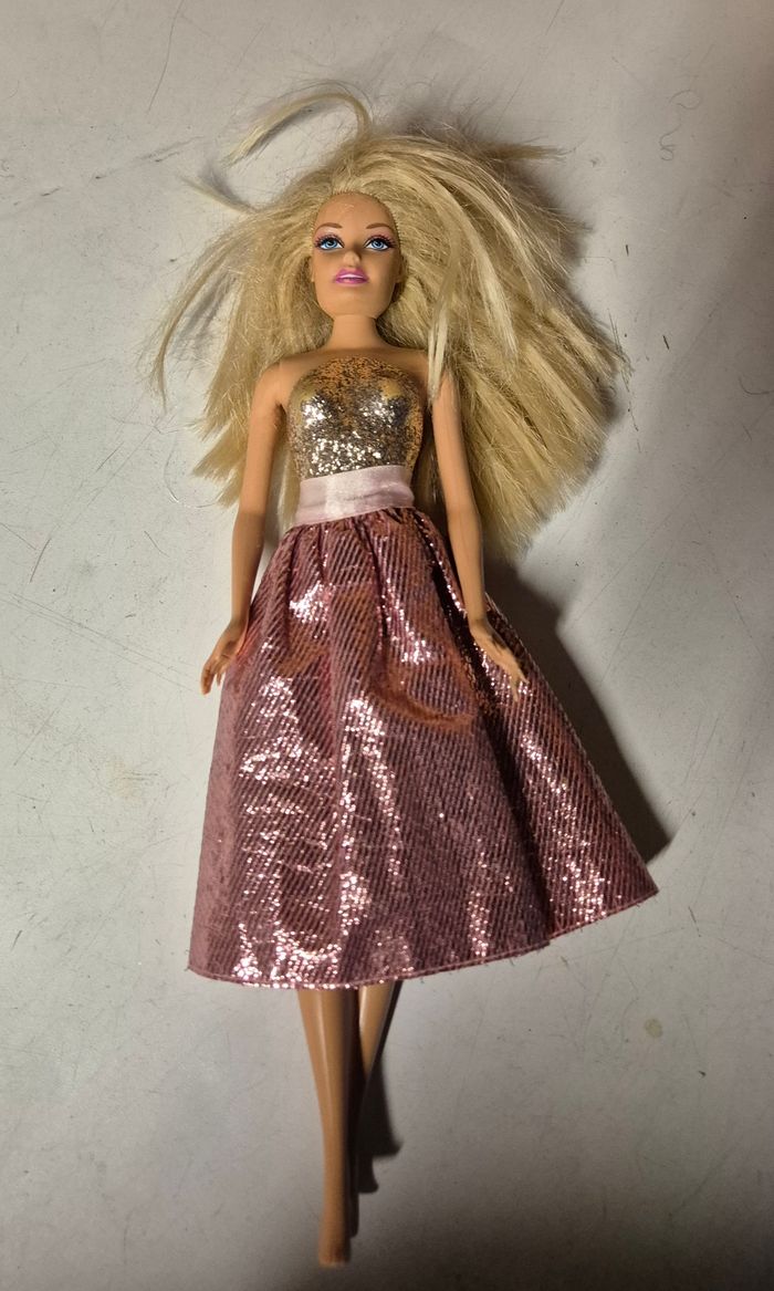Poupée barbie princesse moderne dazzling beautyful annee 2009