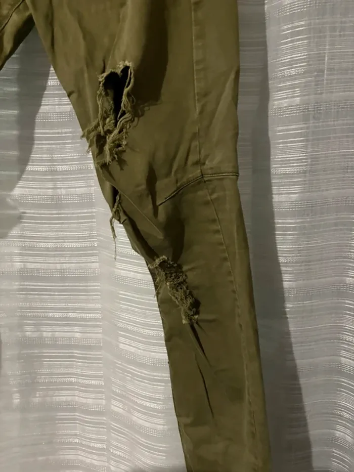 Jeans troué vert - photo numéro 4