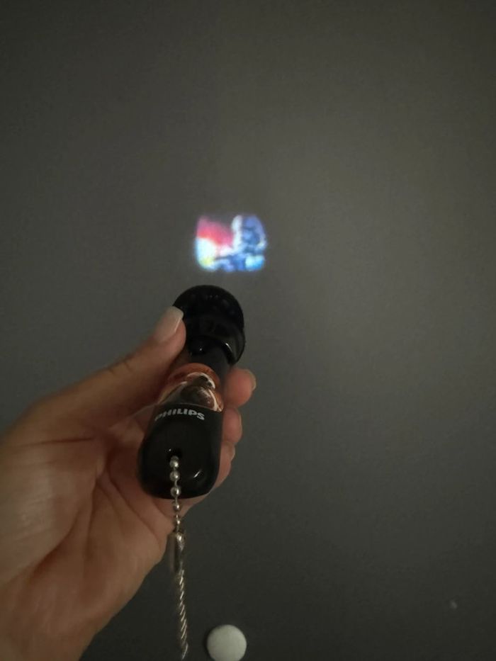 Lampe de poche led Philips Star Wars Disney avec 3 disques de projection couleurs - photo numéro 3