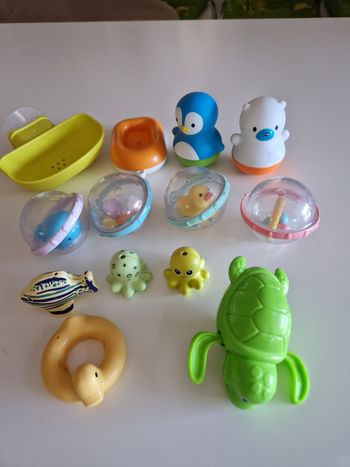 Lot de jouets pour le bain de bébé