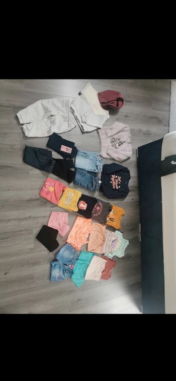 Pantalon, t-shirt manche longue, débardeur