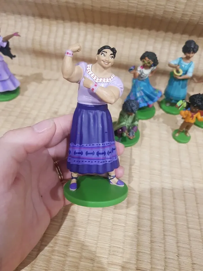 Lot de 9 figurines Encanto playset deluxe Disney Store - photo numéro 7