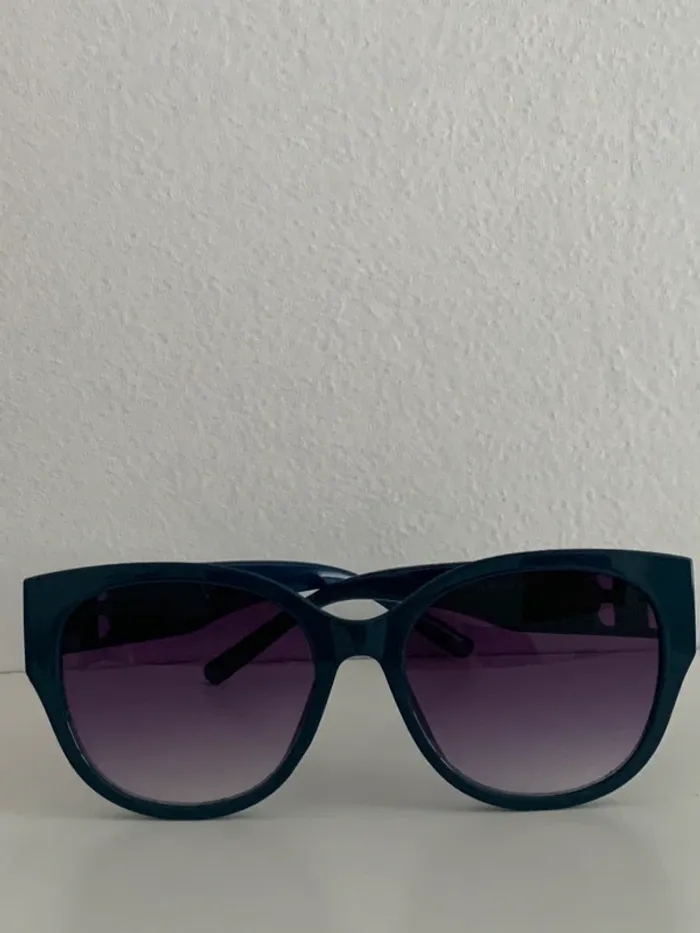 Lunettes Soleil bleu doré 🍭🍭 - photo numéro 2