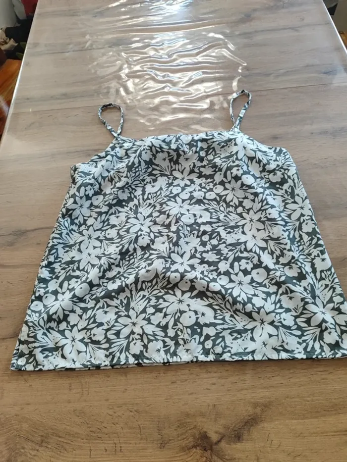 Débardeur Noir et Blanc Taille M, Imprimé floral ! Prix mini ! - photo numéro 3