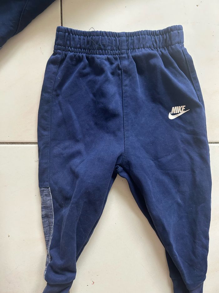 Ensemble jogging Nike 18/24 mois - photo numéro 2