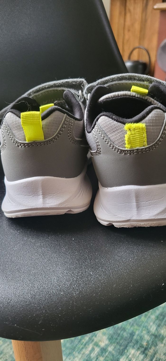Baskets Tex grises et jaunes. Pointure 29 - photo numéro 6