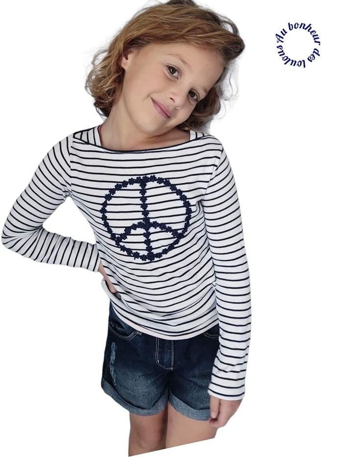 8 ans ensemble teeshirt et short en jean ( enseignes diverses)