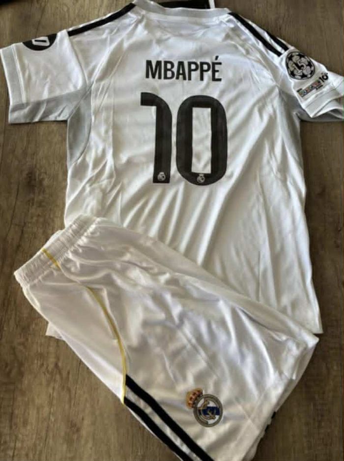 Ensemble de football - Real Madrid - Mbappé - 9 ans ( 24 )
