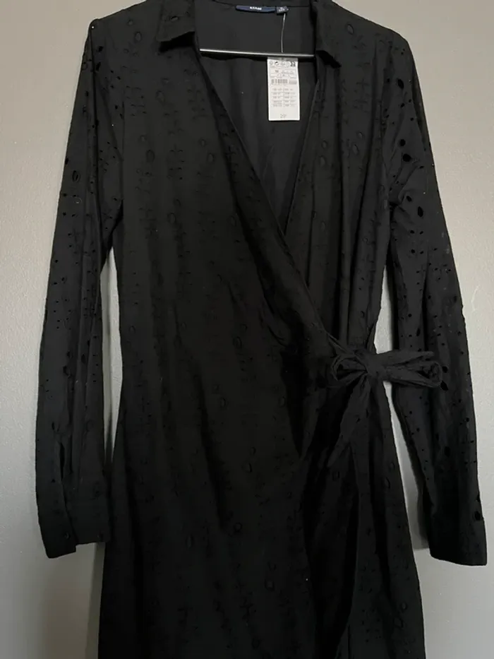Petite robe Noire Kiabi neuve - photo numéro 2