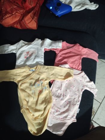 Lot de 4 body taille 00m