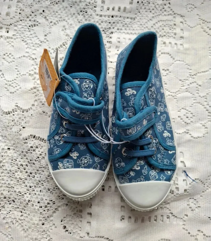 Baskets bleu motifs bandana, neuves, taille 30