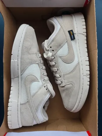 Nike dunk low Taille 39 creme beige neuve