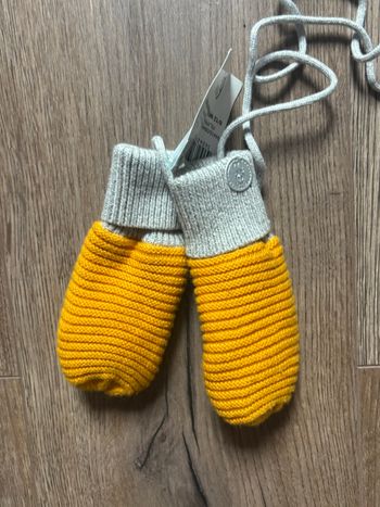 Moufles bébé Obaïbi / Okaïdi 6/12 mois neuves avec étiquette jaune moutarde