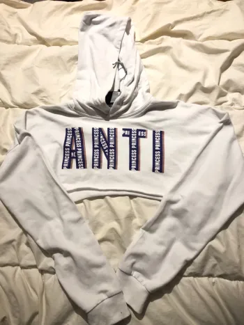 Crop top blanc à capuche